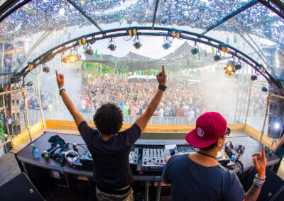 Stage op 7th Sunday met D-COO camouflagenetten erboven