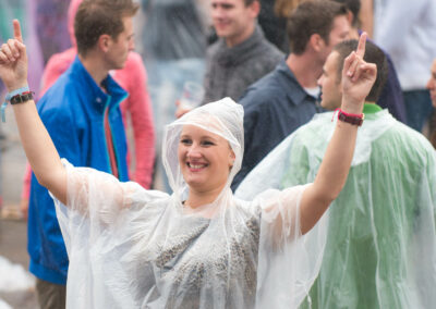 Festival bezoekers met een D-COO Poncho