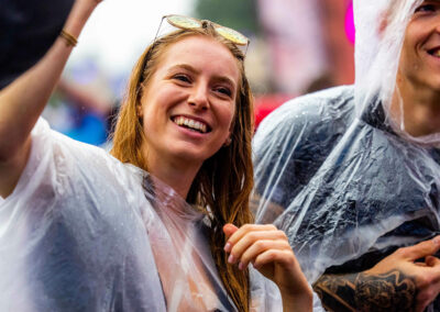 Festival bezoekers met een D-COO Poncho