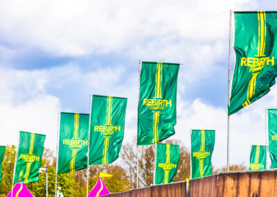 D-COO Vlaggenmasten op Rebirth Festival